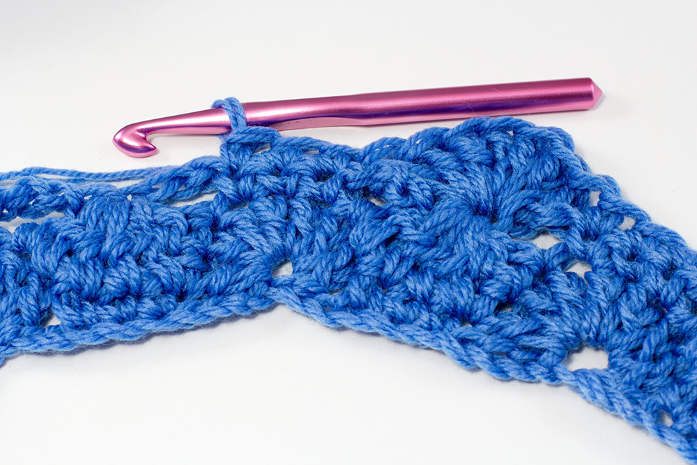 How to crochet a scarf